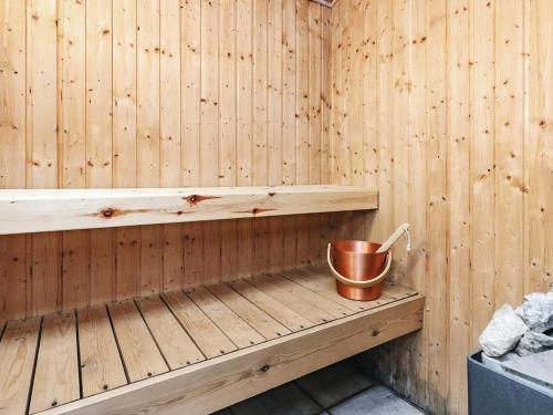 桑拿, person holiday home in Hjorring in 約靈