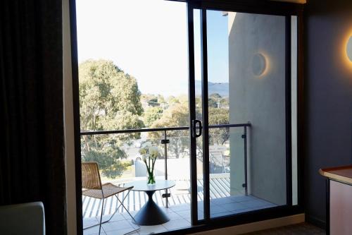 شرفة/ تراس, فندق جولدن بيبل (Golden Pebble Hotel) in Wantirna