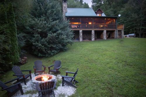 Holiday Sale-cabin In Sylva Wcuwififireplace! in Sylva, USA