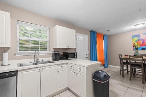 Spectacular Quiet Townhome with Modern Comfort in Stockbridge (GA)