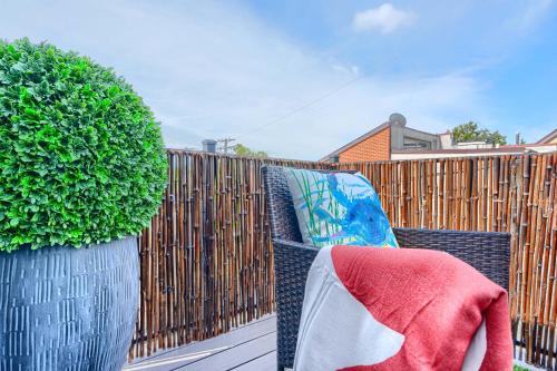 Erkély/terasz, Cozy FedHill Gem plus Parking and Walk to Harbor and Stadiums in Federal Hill
