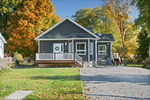 Spacious 4Bdrm Home | Patio, BBQ, Walk to Lake