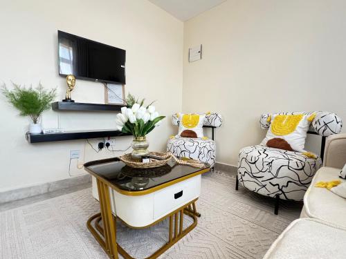 Brikas lavish living in 基蘇木