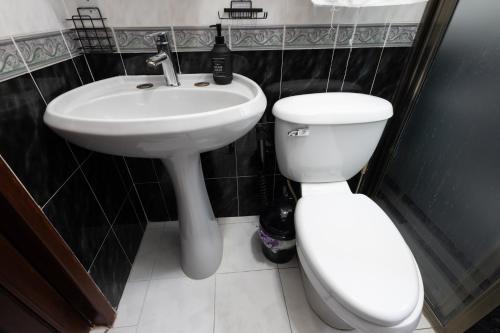 Room with shared bathroom in the heart of Cancun, Cancún (fotografie 7)