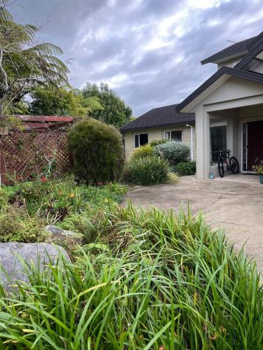 Garden, The Cottage on Hurford - New Plymouth in Omata