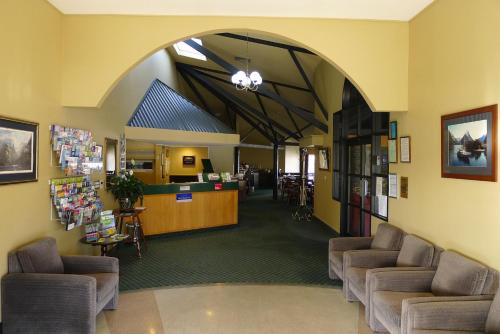 Lobby, The Village Inn Hotel in Te Anau