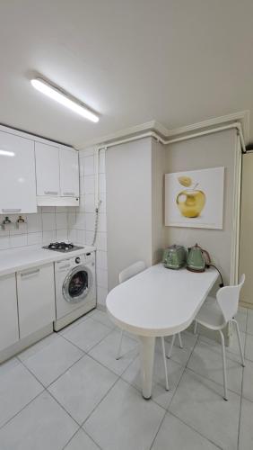 7 minutes from Apgujeong Station, Gangnam Rodeo, Garosu-gil, Luxury Street, Seoul (photo 10)