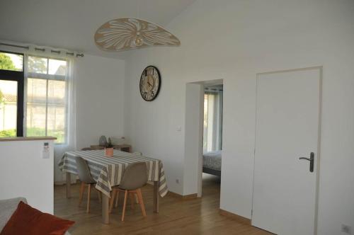 Charmante maison près de la gare 2 chambres - Location saisonnière - Jonzac