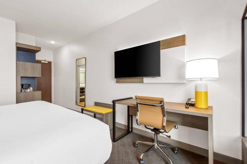 Comfort Inn & Suites At Sanford Sports Complex - image 10