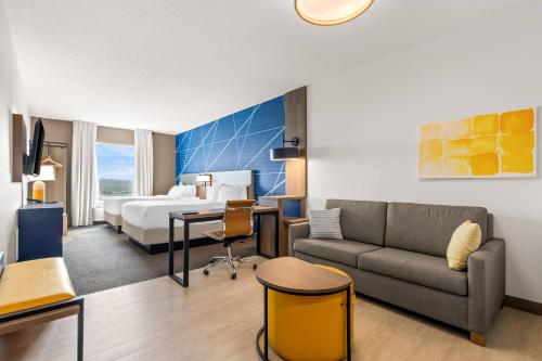 Comfort Inn & Suites At Sanford Sports Complex - image 5