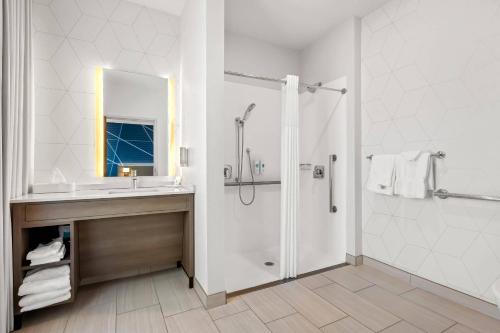 Comfort Inn & Suites At Sanford Sports Complex - image 6