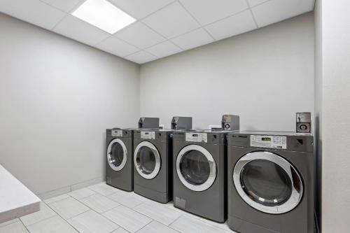 Comfort Inn & Suites At Sanford Sports Complex - image 11