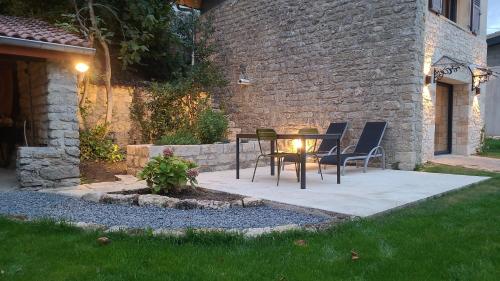 2 Gites dans les remparts à Dun sur Meuse (2 Gites dans les remparts a Dun sur Meuse) in Dun Sur Meuse