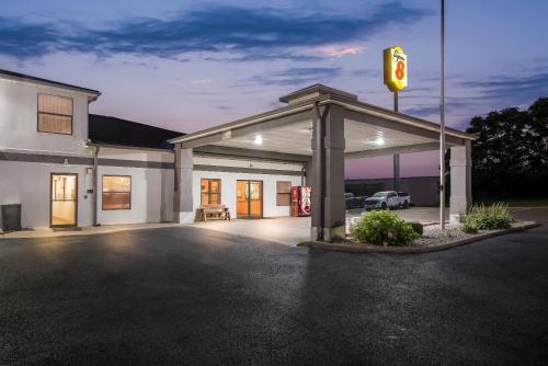 Super 8 by Wyndham Bellefontaine in Bellefontaine, USA