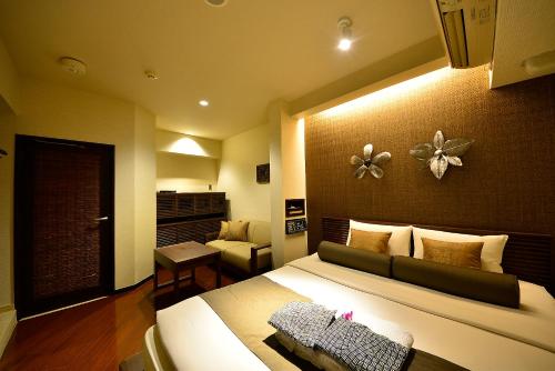 room detail thumbnail 1