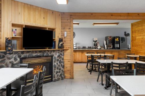 Food and beverages, Baymont by Wyndham Duluth/Spirit Mountain in Duluth (MN)