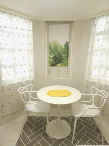 7 minutes from Apgujeong Station, Gangnam Rodeo, Garosu-gil, Luxury Street, Seoul (photo 2)
