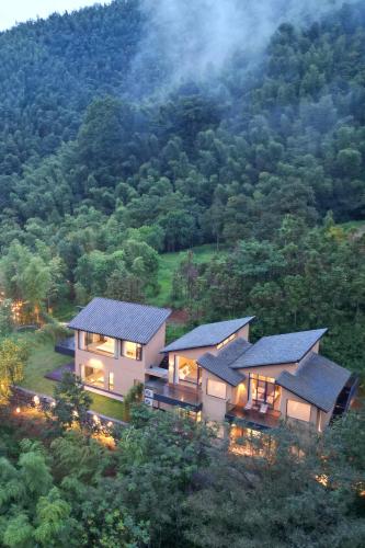 Yunye Youfeng-Micro Vacation Village,Thousand-Acre Forest Vacation Property,Private Forest Villas with Pool and Courtyard,Villas,Dining and Activities,Friend,family gatherings, outdoor weddings,Ideal for Large Groups,Team Building