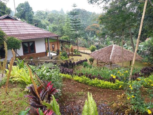 Paddessa Maison in Caringin