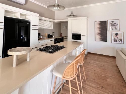 Fasiliti, Whispering Thorns Off-Site Apartment in White River AH Ext 1