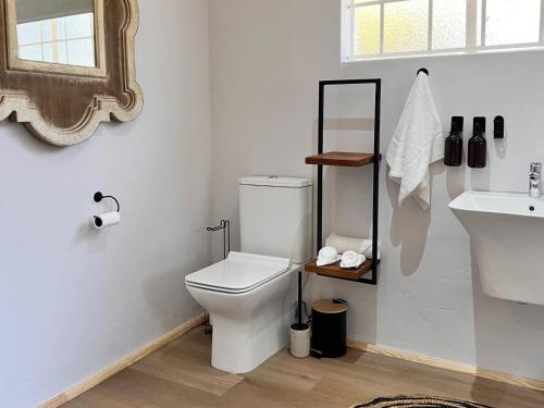 Bilik Mandi, Whispering Thorns Off-Site Apartment in White River AH Ext 1