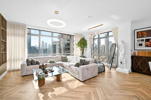 Stunning 2 Bdr Luxury Burj Khalifa view, Дубай