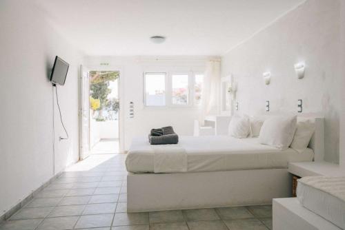 Lagada Beach Hotel in Milos