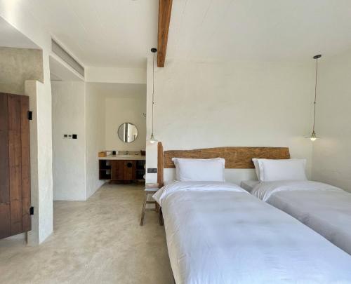 2 twin beds