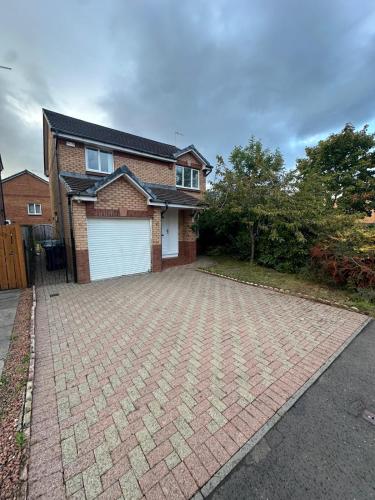 Tartan Nest- Entire house- Sleeps 8 guests near Burrell Collection