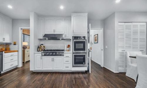Beachfront Three-Bedroom with Direct Ocean Views, Лос-Анджелес (фото 8)