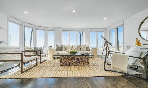 Beachfront Three-Bedroom with Direct Ocean Views
