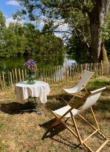 Une jolie Maison en bois au bord de l'Indre in 蒙巴宗