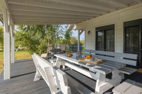 Baltic Home Houses Zastań with Parking by Noclegi Renters
