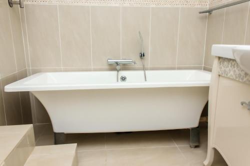 浴室, Royal Guesthouse in 伍尊哲里