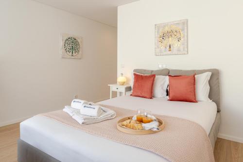 HostWise Cozy Studio with Balcony and Garage, Leça da Palmeira