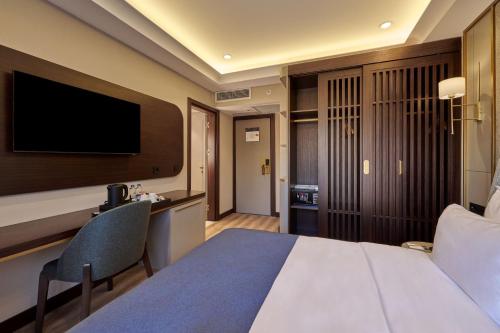 room detail thumbnail 1