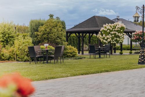 Dārzs, Hotel Campari in Gora Motyczna