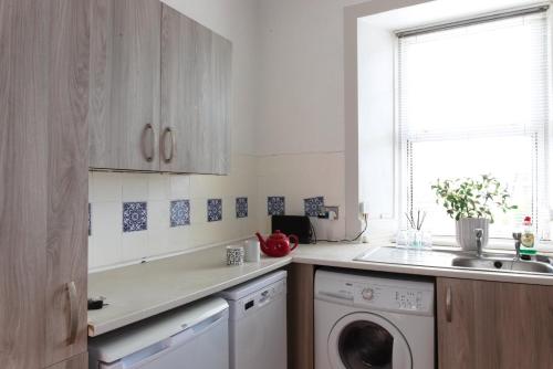 Cosy 1-Bedroom Flat, Walk to Beaches in ทรูน