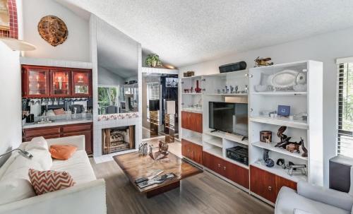 Corner Three-Bedroom Beachside Townhome with Ocean