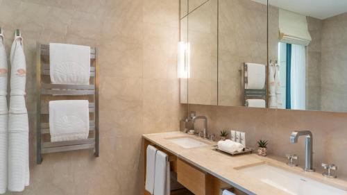 2 bedrooms, 4 beds
