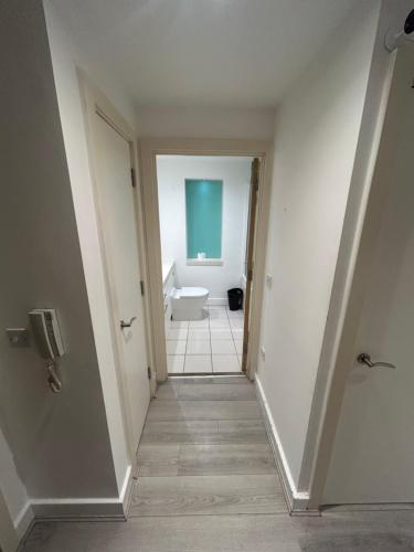 1 Bedroom Apartment Birmingham City Centre, Birmingham (photo 4)