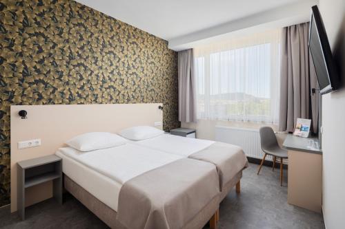 1 queen bed