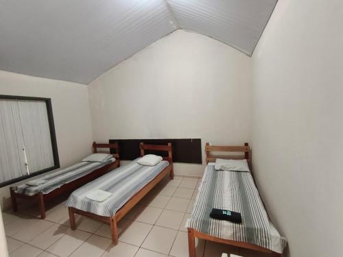 3 twin beds