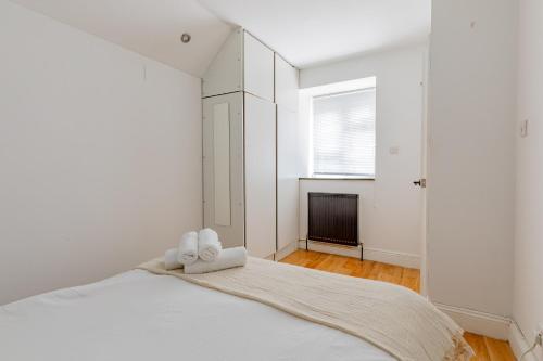 Stylish 1BD Flat in Unbeatable City Location - image 5