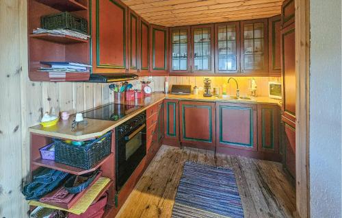 virtuve, 4 Bedroom Stunning Home In Tuddal in Tuddal