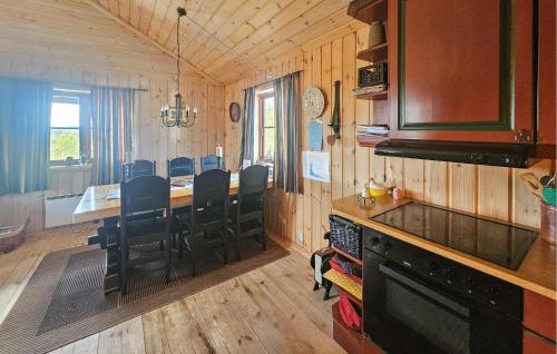 virtuve, 4 Bedroom Stunning Home In Tuddal in Tuddal