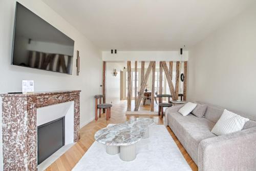 Heart Marais Luxury 2BR AC by Melvane - image 7