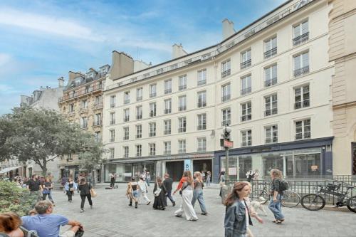 Heart Marais Luxury 2BR AC by Melvane - image 13