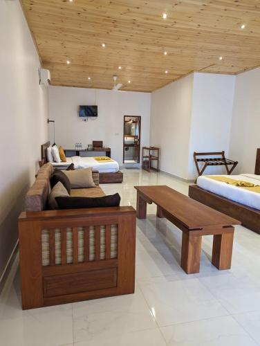 3 queen beds, 1 sofa bed