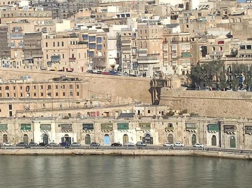 SeaFront Apartment In Valletta, Valletta (zdjęcie 4)
